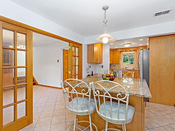4th image of 399 Chestnut Ct