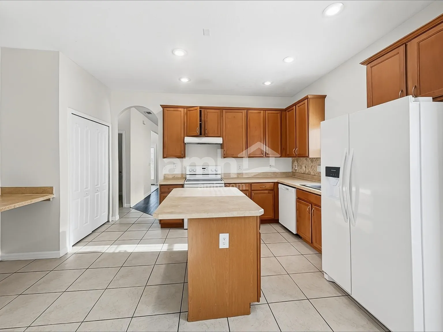 4 bed, 2.0 bath, 1960 sqft, $2,645 — Photo 3