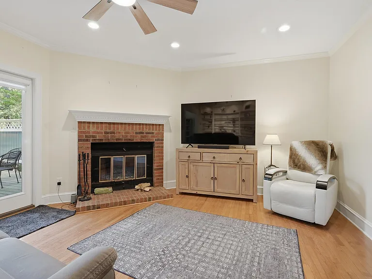 7514 Wellesley Park S — Photo 17