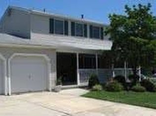 2 Lincoln Dr, Laurel Springs, NJ 08021