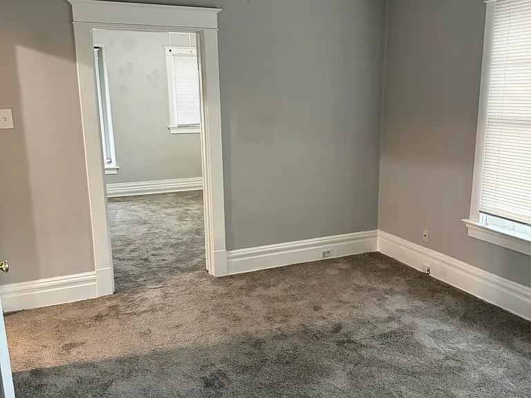 437 S Elm Ave — Photo 9