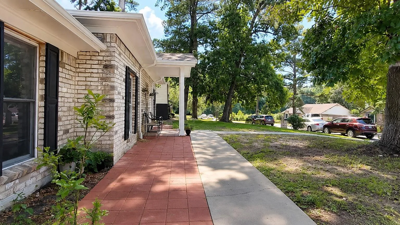 4 bed, 2.0 bath, 2646 sqft, $2,000 — Photo 3