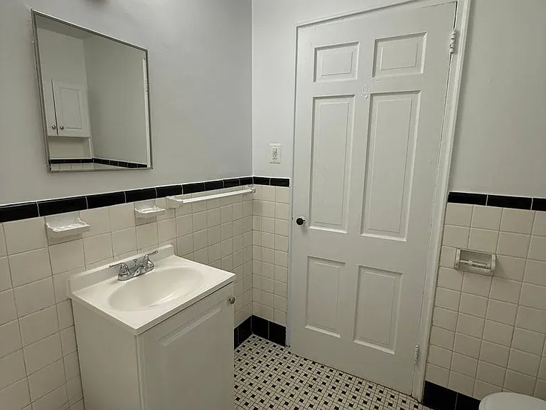 2060 N Vermont Street — Photo 10