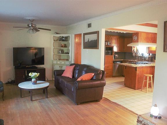 3rd image of 624 Greenleaf Dr