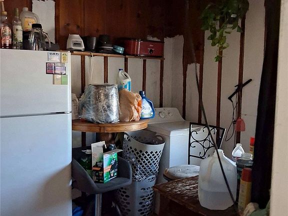 4th image of 25349 Anderson Ave