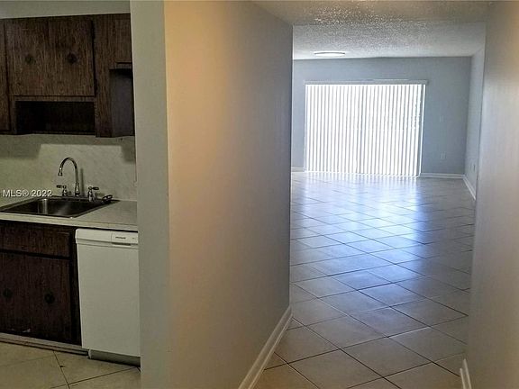 4th image of 16750 NE 10th Ave APT 202