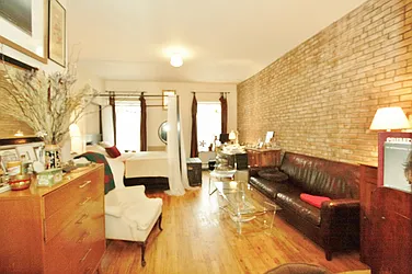 Rented by R New York