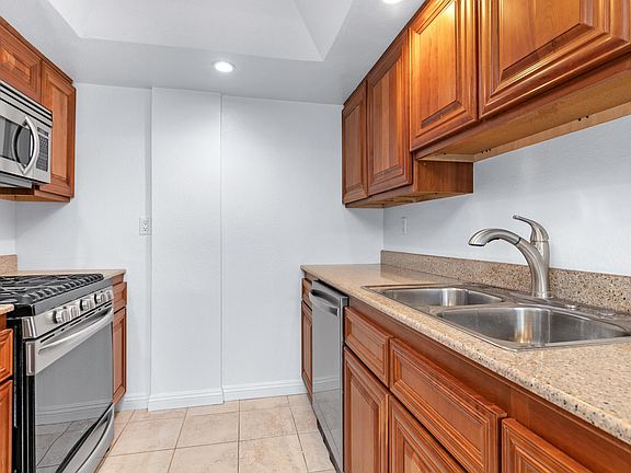 3rd image of 10916 Huston St APT 107