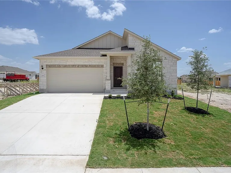220 Tanda Ln — Photo 1