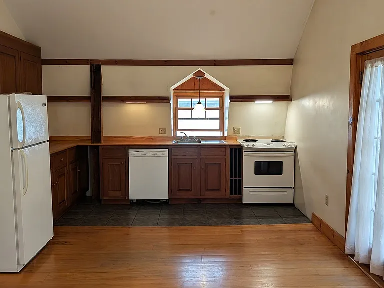 301 Western Ave — Photo 4