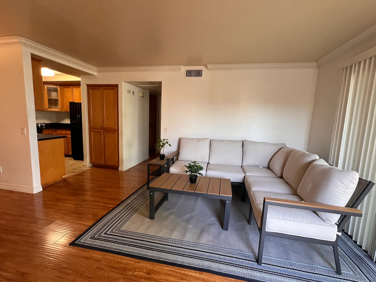 3 bed, 1100 sqft, $3,000 — Photo 4