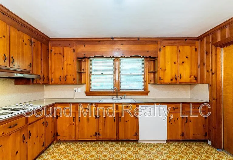 300 Tyson Ave — Photo 21