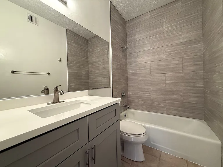 203 E 31st St #101 — Photo 16