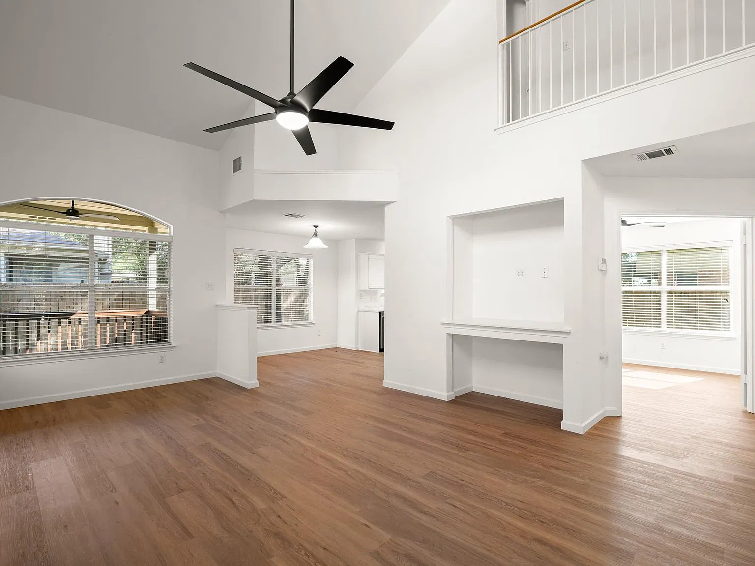 3 bed, 2.5 bath, 1669 sqft, $3,195 — Photo 4
