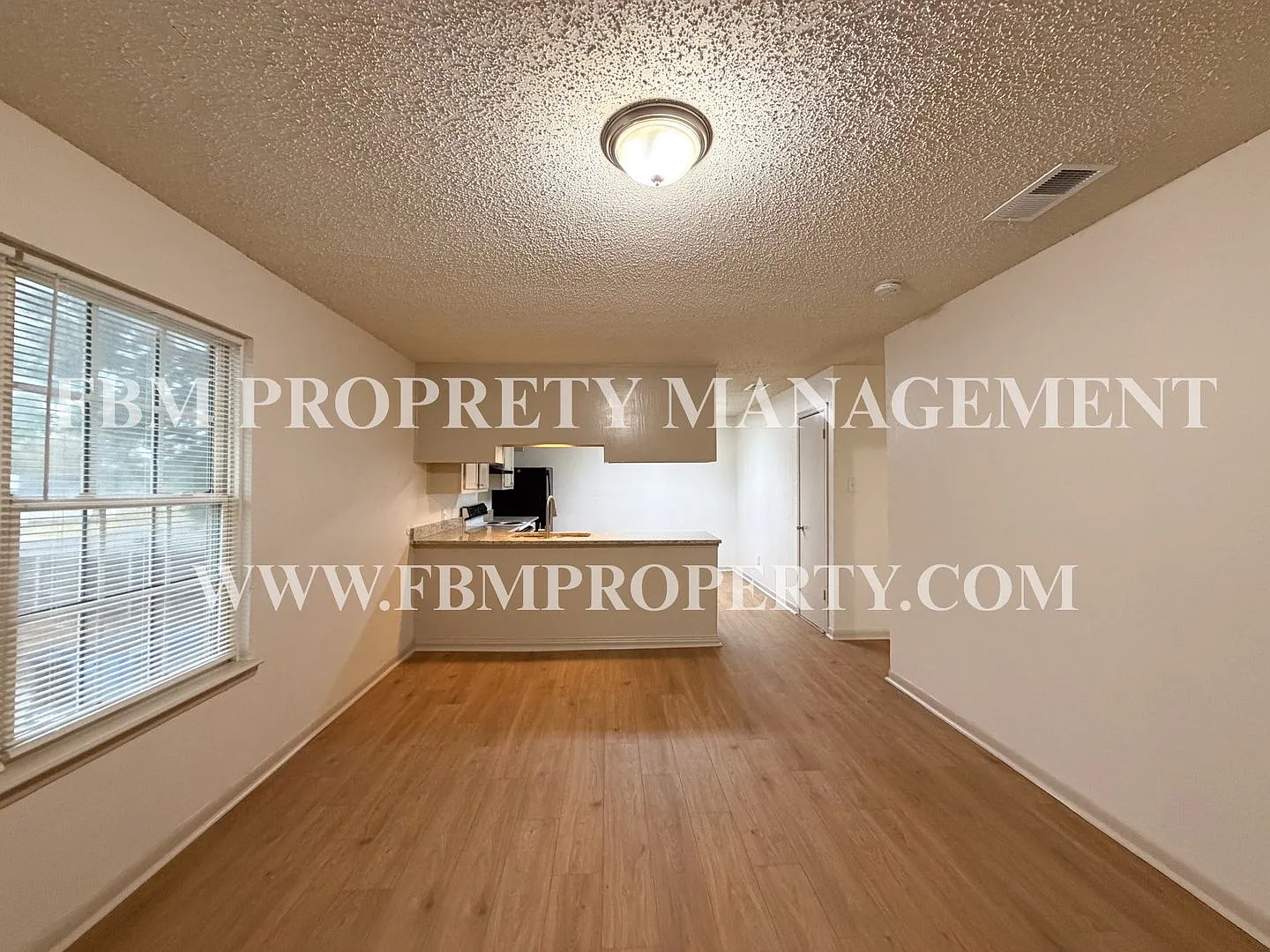 1020 Northwood Blvd, Unit 5 - 2 Bedroom, 1 Bathroom Apartment in Corsicana, TX! — Photo 3