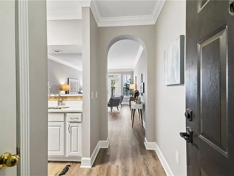 3777 Peachtree Rd #914 — Photo 2