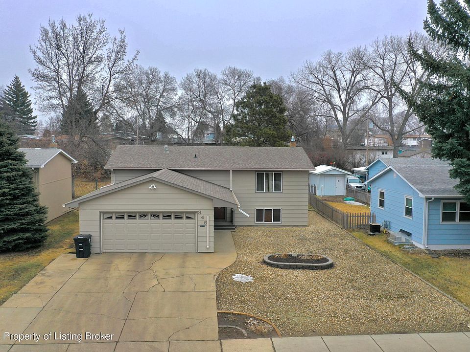 1st image of 346 10th Ave E