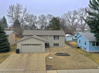 346 10th Ave E, Dickinson, ND 58601