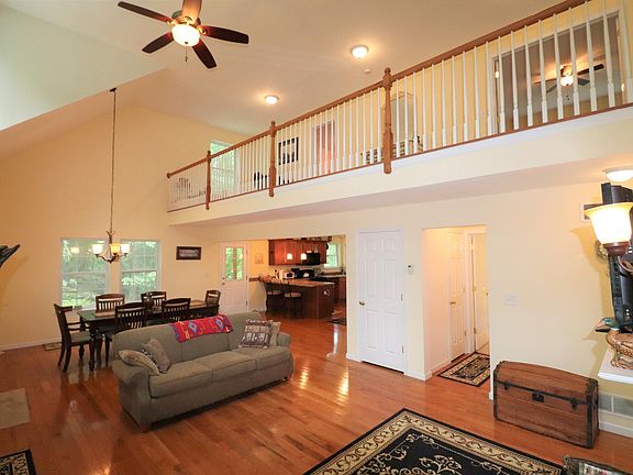 5th image of 117 Minuteman Ln
