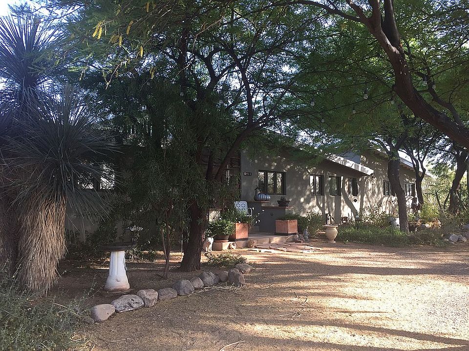 2nd image of 911 W Giaconda Way