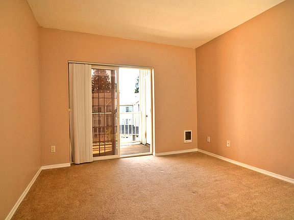 3rd image of 14714 Admiralty Way APT A320