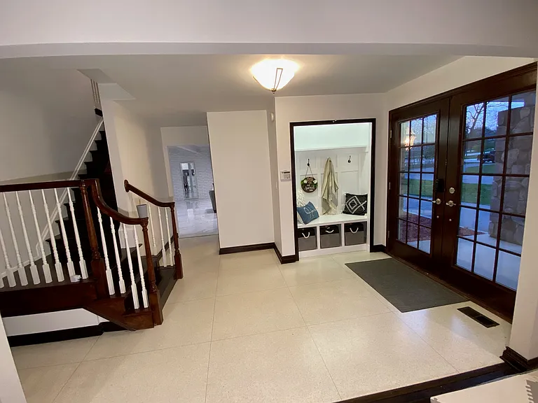 4077 Lincoln Dr — Photo 4