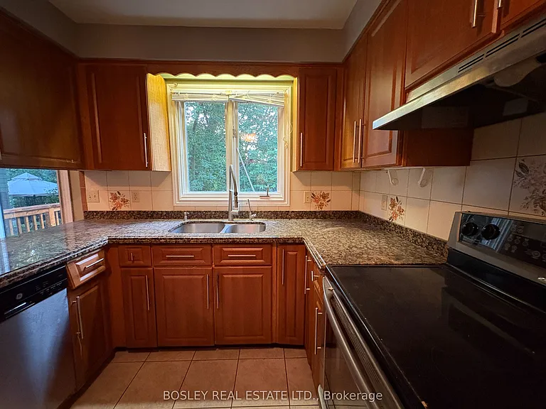 114 Lorne Ave — Photo 11