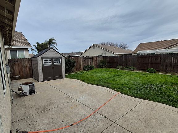 2nd image of 4625 Chamberlin Cir