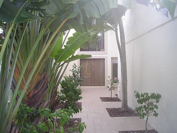 2nd image of 1405 Corona Ln