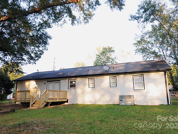 3rd image of 4901 Greenwood Dr