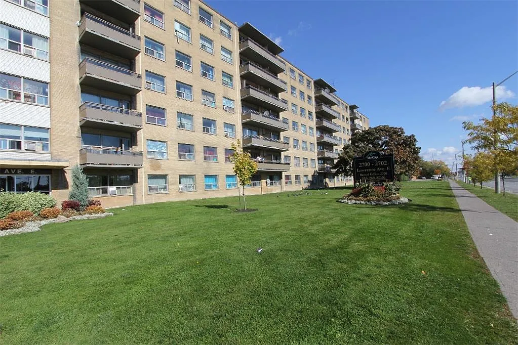 2700 and 2702 Lawrence Ave, E. — Photo 4