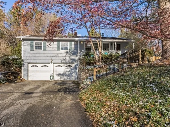 108 Oakdale Rd, Chester Boro, NJ 07930