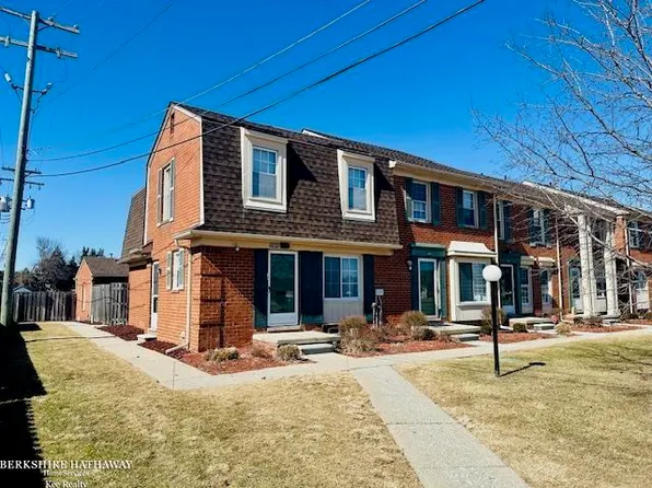 31017 Hoover Rd, Warren, MI 48093