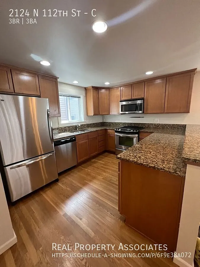 Pet Friendly Townhouse in Seattle-Northgate — Photo 1