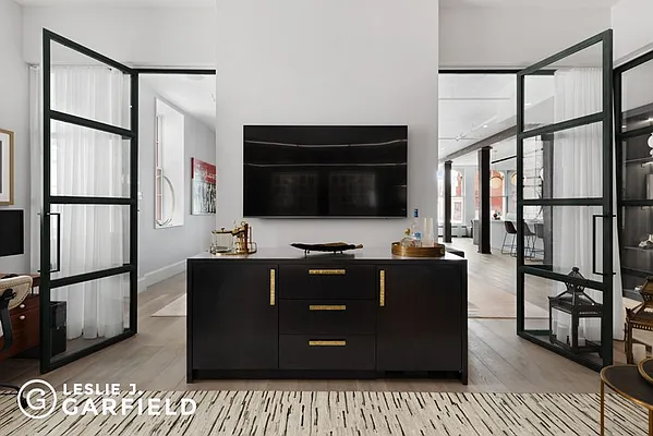 Rented by Leslie J. Garfield | media 20