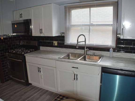 4th image of 714 E 156th Pl