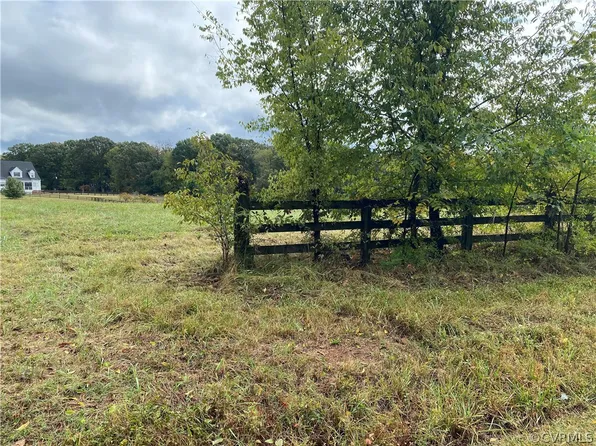 965 Lee Rd, Crozier, VA 23039