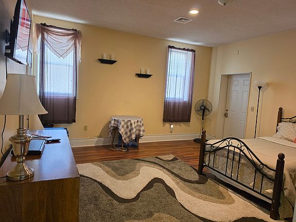 5th image of 576 Fairmount St #2