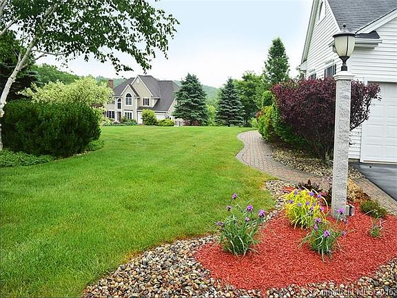 3rd image of 20 Harvest Ln