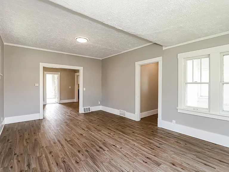 1392278_018_living_room_13193091.jpg