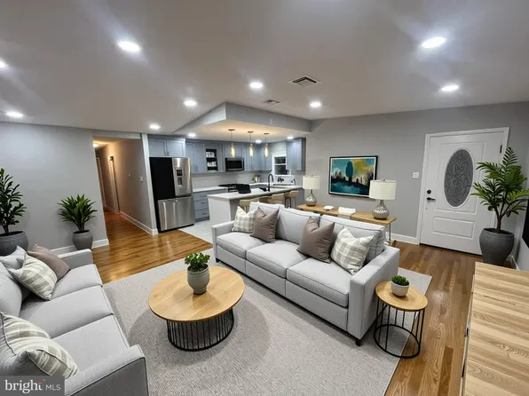 7821 Anita Dr, Philadelphia, PA 19111