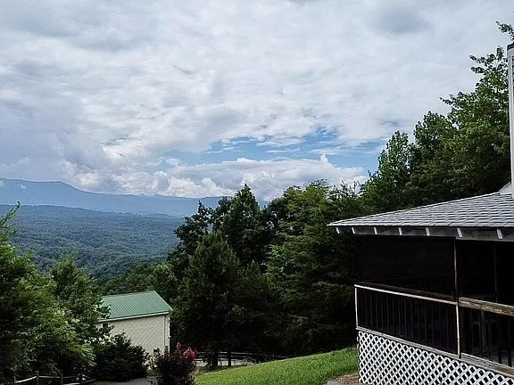 4th image of 1611 Bear Claw Way
