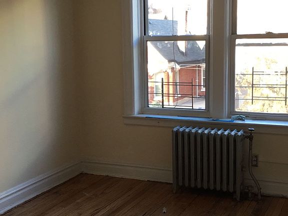 5th image of 35 Kensington Ave #3