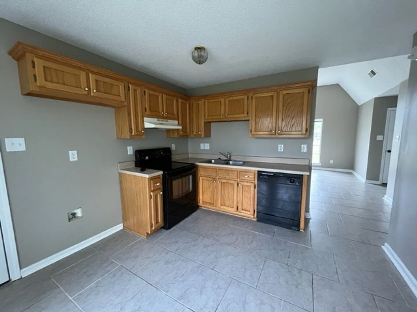 Renovated 3 Bedroom 2 Bath Home with 1 Car Garage! — Photo 3