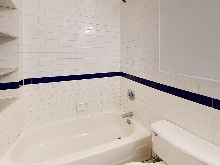 210 Sullivan St #4B — Photo 10