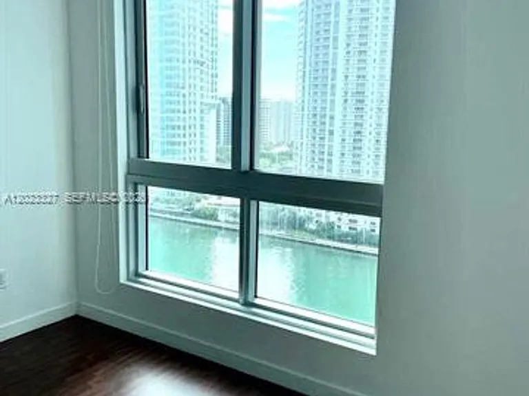300 S Biscayne Blvd #T-1404 — Photo 14