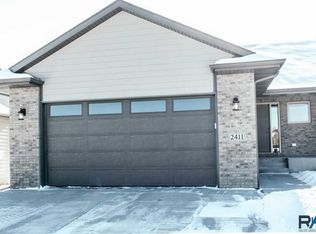 2411 E Tranquility Cir, Sioux Falls, SD 57108