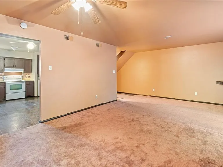 1365 E Tanners Creek Dr — Photo 7