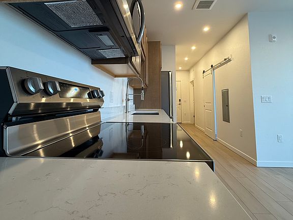 4th image of 1650 N Sheridan Blvd #201