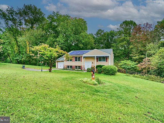4th image of 15 Franklin Valley Cir